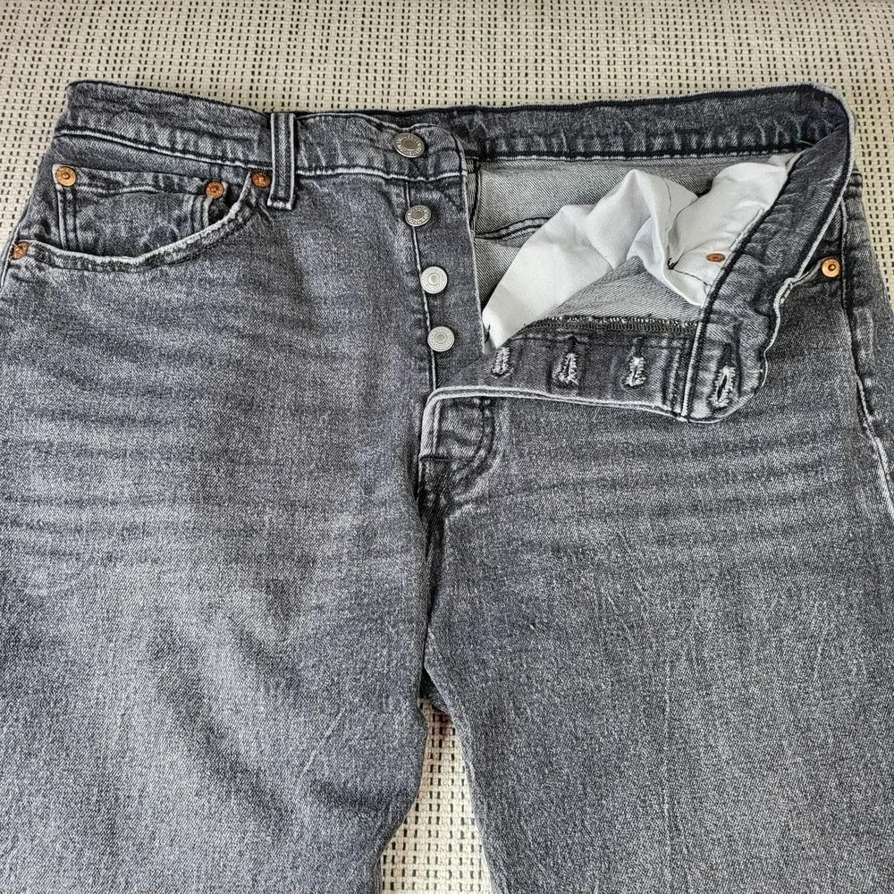 Levis 501 Jeans Mens 33x34 Gray Medium Wash Button Fly Straight Denim Pants